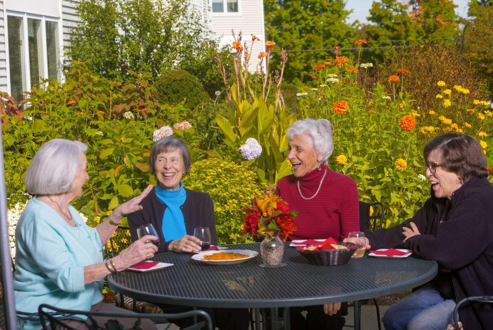 Applewood Retirement Community Senior Living Community Assisted